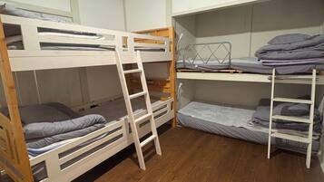 3 quartos, escrivaninha, Wi-Fi de cortesia, roupa de cama