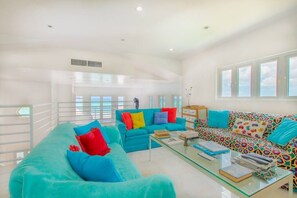 Meeting facility - Beach front Villa at Cable Beach (Nassau)