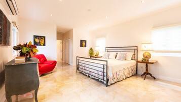 5 bedrooms, individually decorated, individually furnished, free WiFi