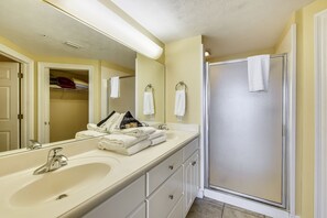 Condo, Multiple Beds, Private Pool | Bathroom