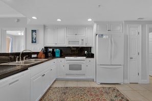 Condo, Multiple Beds, Pool Access | Private kitchen | Fridge, microwave, oven, stovetop
