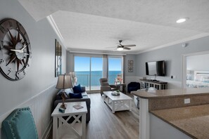 Leilighet, flere senger, privat basseng | Oppholdsrom | TV