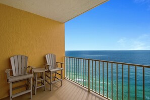 Leilighet, flere senger, privat basseng | Balkong