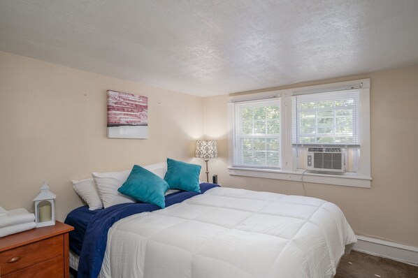 2 bedrooms, iron/ironing board, free WiFi, bed sheets