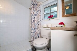 Classic-Zimmer | Badezimmer | Dusche, Handtücher