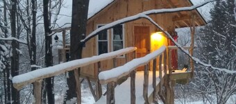 Cozy warm treehouse with Amazing views!  Winter Paradise! Hike from cabin 