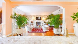 Lobby - Parrot Cottage at Love Beach Pool (Nassau)