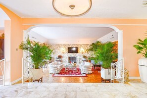 Lobby - Parrot Cottage at Love Beach Pool (Nassau)