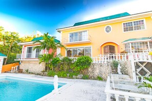 Exterior - Parrot Cottage at Love Beach Pool (Nassau)