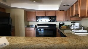 Fridge, microwave, oven, stovetop - Deluxe 2 Bedroom Apartment right on Pompano Beach (Pompano Beach)