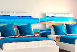 Deluxe Townhome | 5 bedrooms, in-room safe, individually decorated, individually furnished