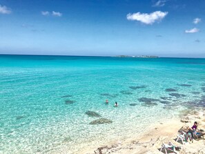 On the beach - Caprice 7 Ocean Front Villa private Pool (Nassau)