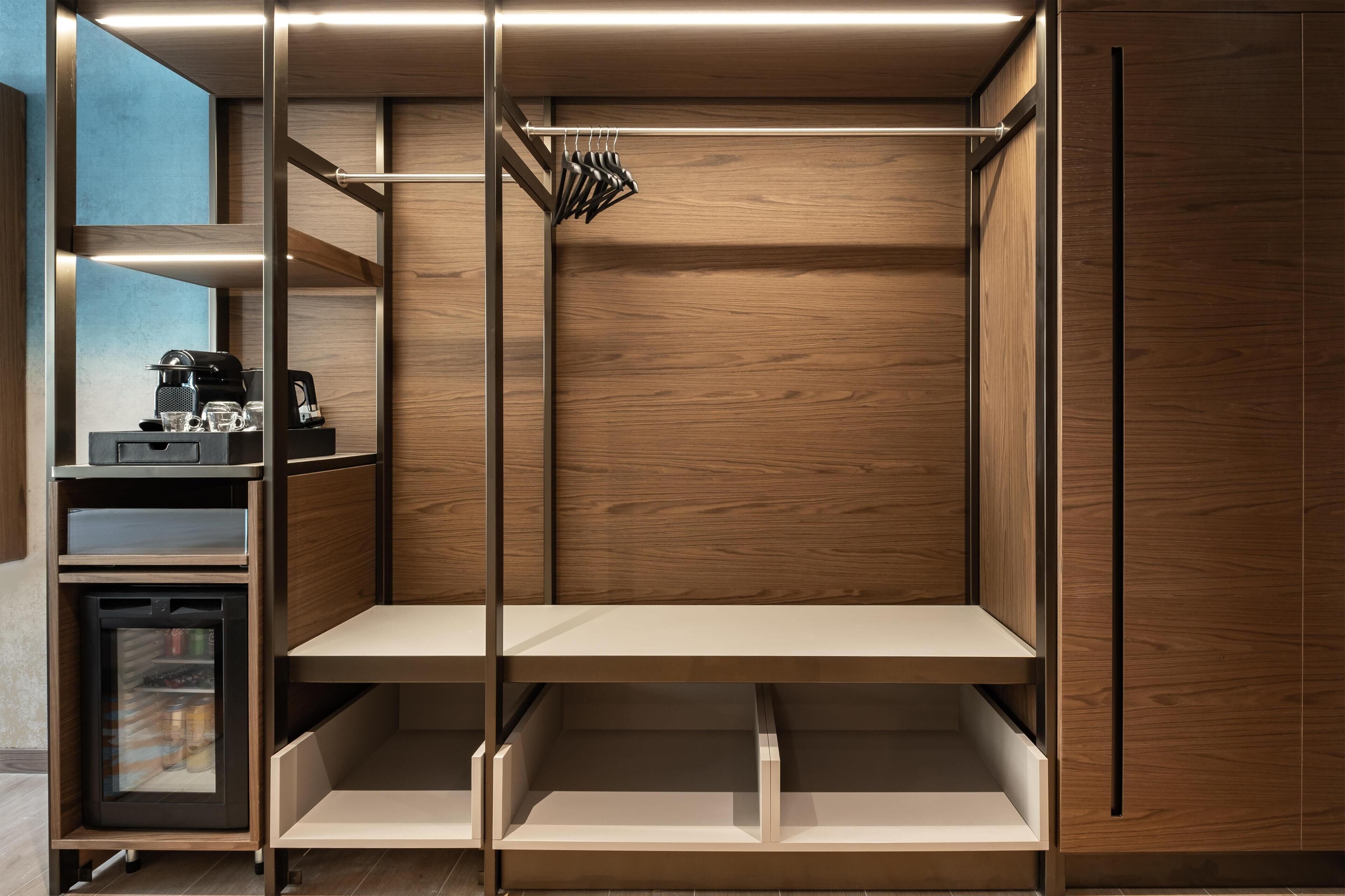 Minibar, in-room safe, desk, laptop workspace