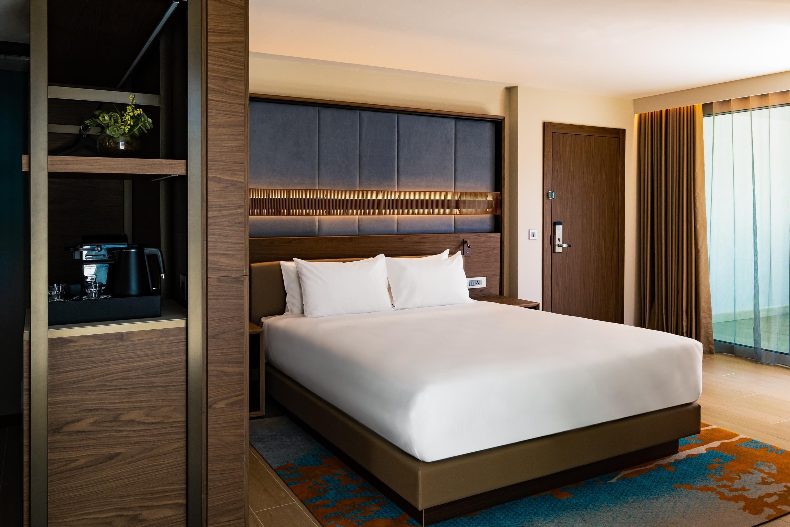 Suite, 1 King Bed, Balcony (REGENCY SUITE WITH PIAZZA VIEW) | Minibar, in-room safe, desk, laptop workspace