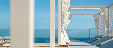 Indoor pool, seasonal outdoor pool, free cabanas, pool umbrellas