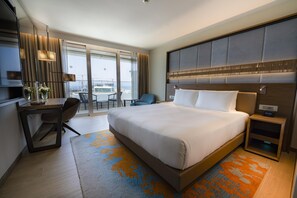 Minibar, in-room safe, desk, laptop workspace - Hyatt Regency Malta (St. Julian's)