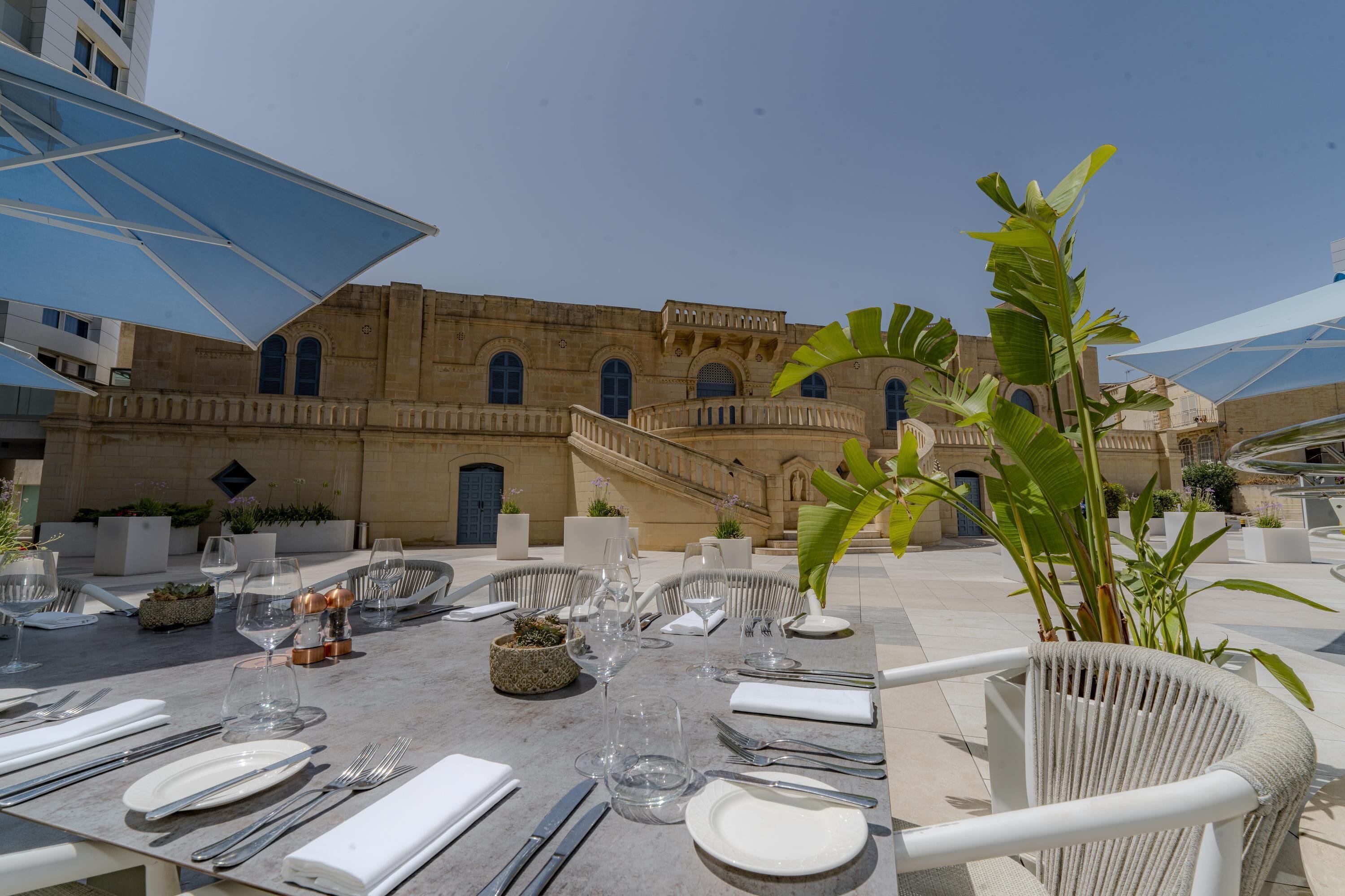 مطعم