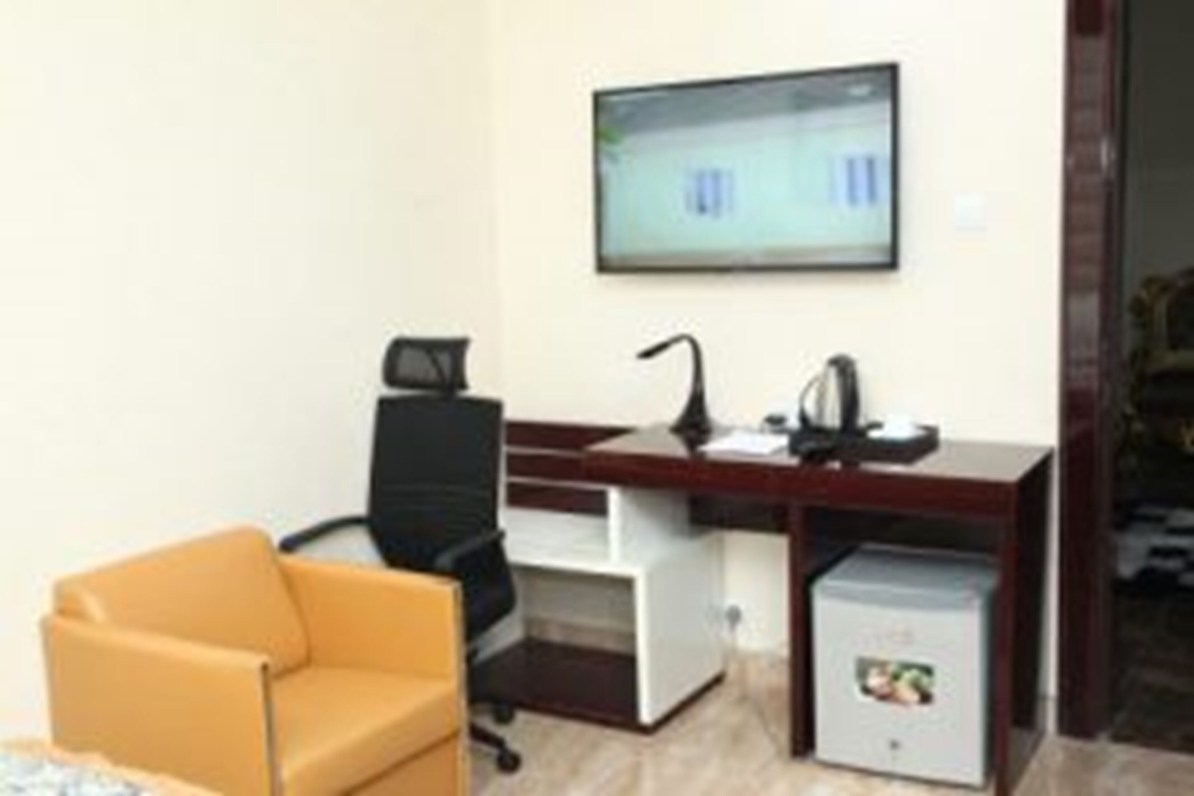 Caja fuerte, escritorio, espacio para trabajar con un portátil