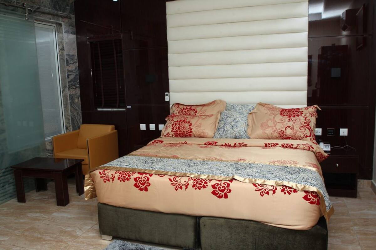Deluxe Room | In-room safe, desk, laptop workspace, WiFi (free)