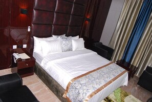 Standard Room | In-room safe, individually decorated, individually furnished, desk - Exclusive Serene Hotel (Enugu)