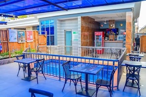 Bar à beira da piscina
