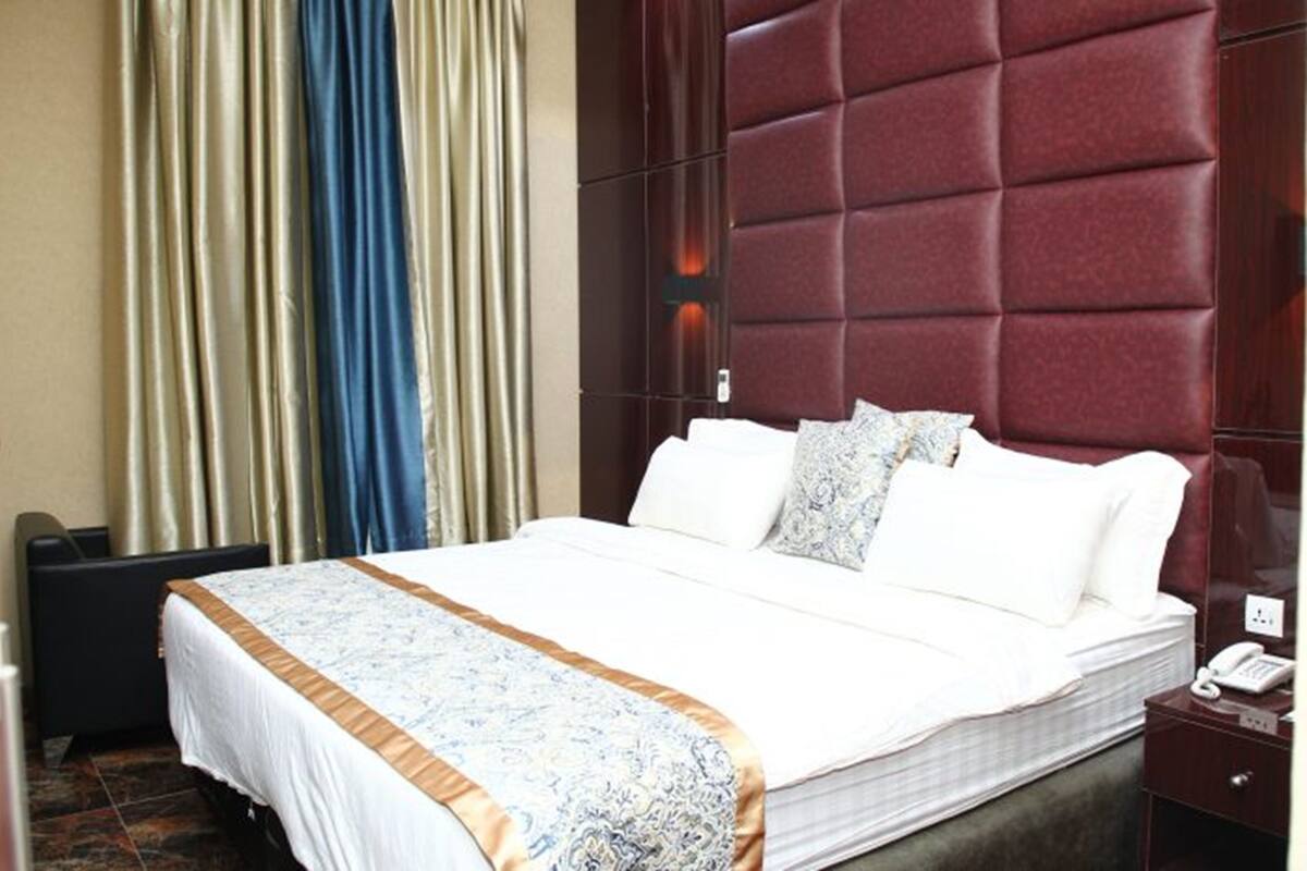 Superior Room | In-room safe, desk, laptop workspace, WiFi (free)