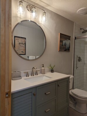 Ensemble baignoire-douche, baignoire à remous, séchoir à cheveux