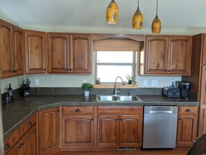Fridge, microwave, oven, stovetop - Comfort and luxury with the best view in Blue River! 10 mins to Breckenridge  (Breckenridge)