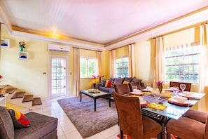 Traditional House | Living area | Flat-screen TV