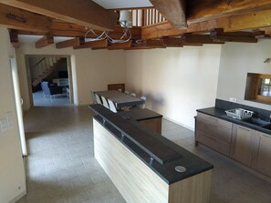 Interior - House combining old and new in Aveyron (Lédergues)