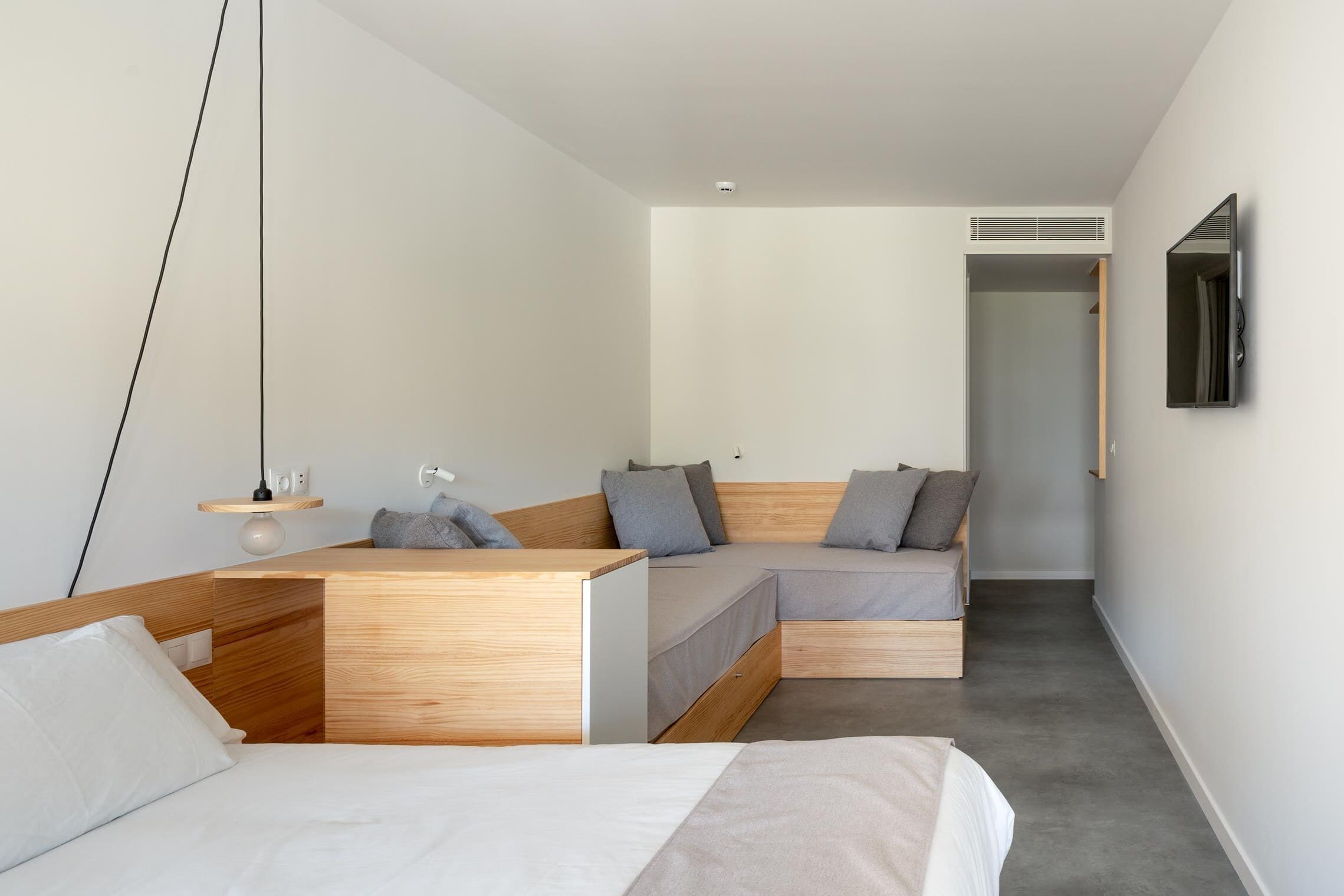 deluxe room, city view | premium bedding, down duvets, memory-foam beds, in-room safe