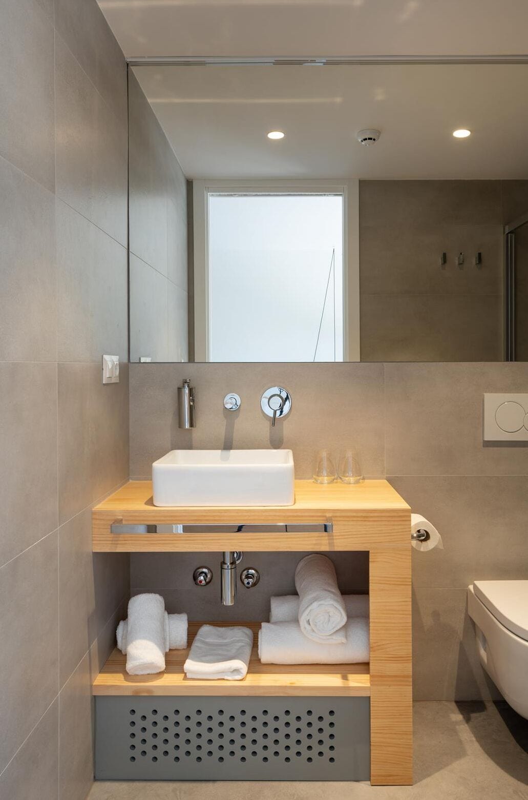 superior double room, city view | bathroom | shower, rainfall showerhead, towels, soap