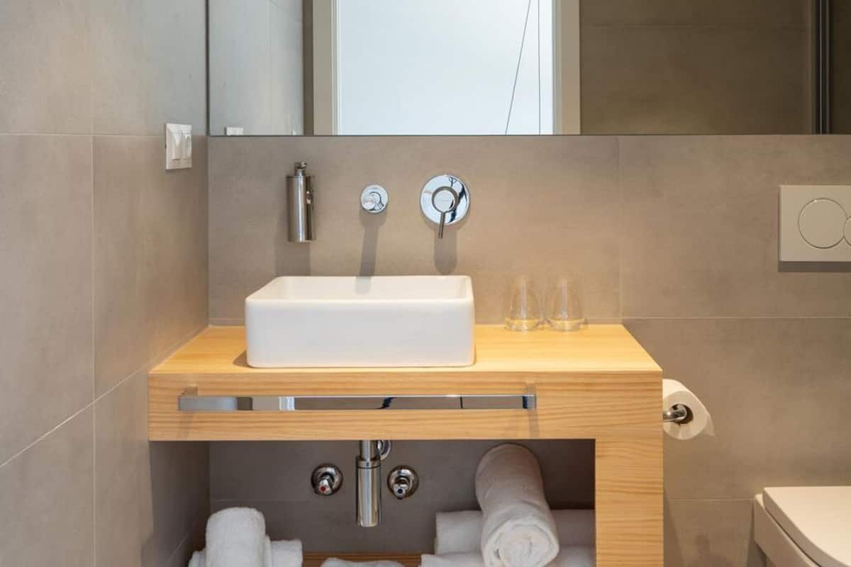 superior double room, city view | bathroom | shower, rainfall showerhead, towels, soap