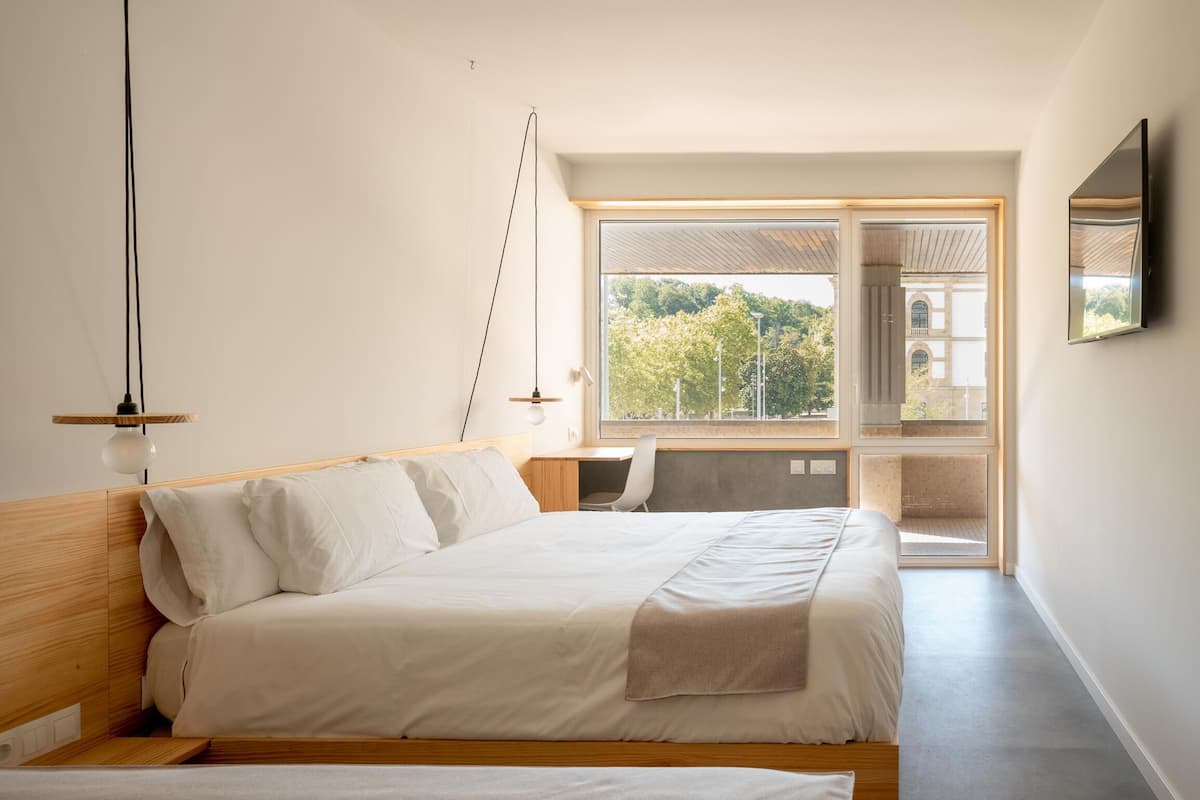 Superior kamer, 1 twee- of 2 eenpersoonsbedden, uitzicht op stad | Luxe beddengoed, donzen dekbedden, bedden met traagschuimmatras