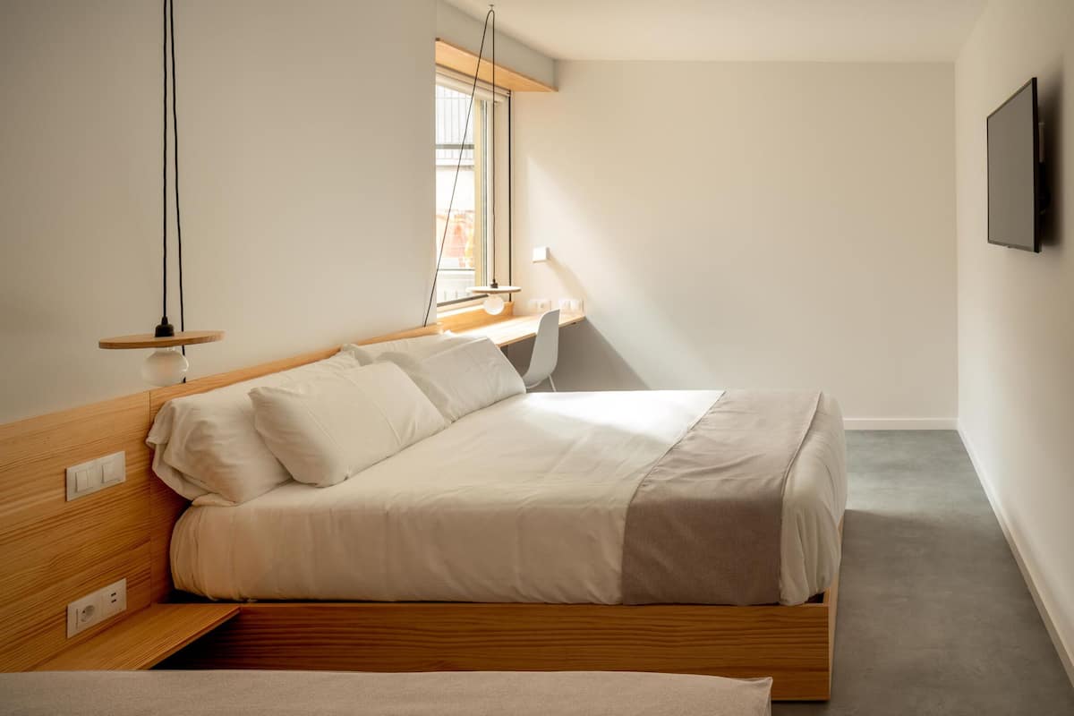Tweepersoonskamer, uitzicht op binnenplaats | Luxe beddengoed, donzen dekbedden, bedden met traagschuimmatras