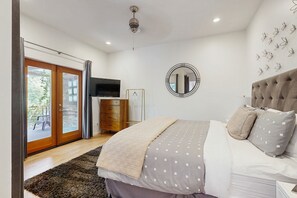 3 chambres, fer et planche à repasser, Wi-Fi, draps fournis