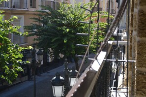 Exterior - Las cuatro Naciones (Cádiz)