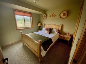 4 habitaciones, tabla de planchar con plancha, wifi y ropa de cama