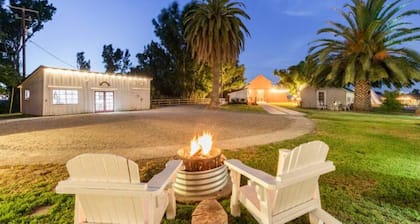Historic Ranch Retreat. Pool, Pizza Oven & Privacy