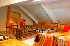 2 bedrooms, WiFi, bed sheets - Attractive vacation home up to 4p (Macalhona)