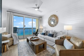 Smart TV, fireplace, Netflix, streaming services