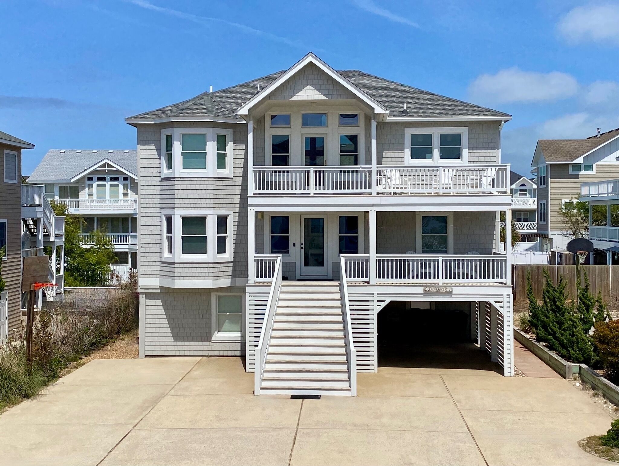 *Urban S Cape*, 1 Minute Walk To The Beach