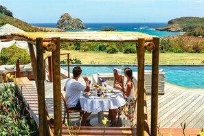 Outdoor dining - Nannai Noronha (Fernando de Noronha)