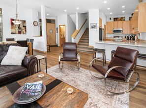 TV, fireplace, DVD player, stereo
