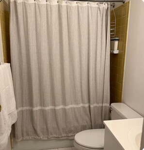 花灑/浴缸組合、風筒、提供毛巾、番梘