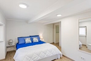 1 habitación, tabla de planchar con plancha y wifi 