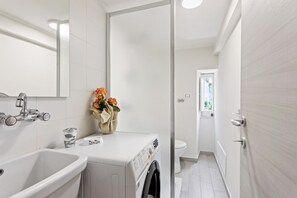 Doccia, asciugacapelli, bidet