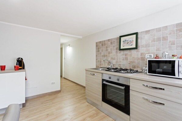 Microwave, oven, stovetop, coffee/tea maker