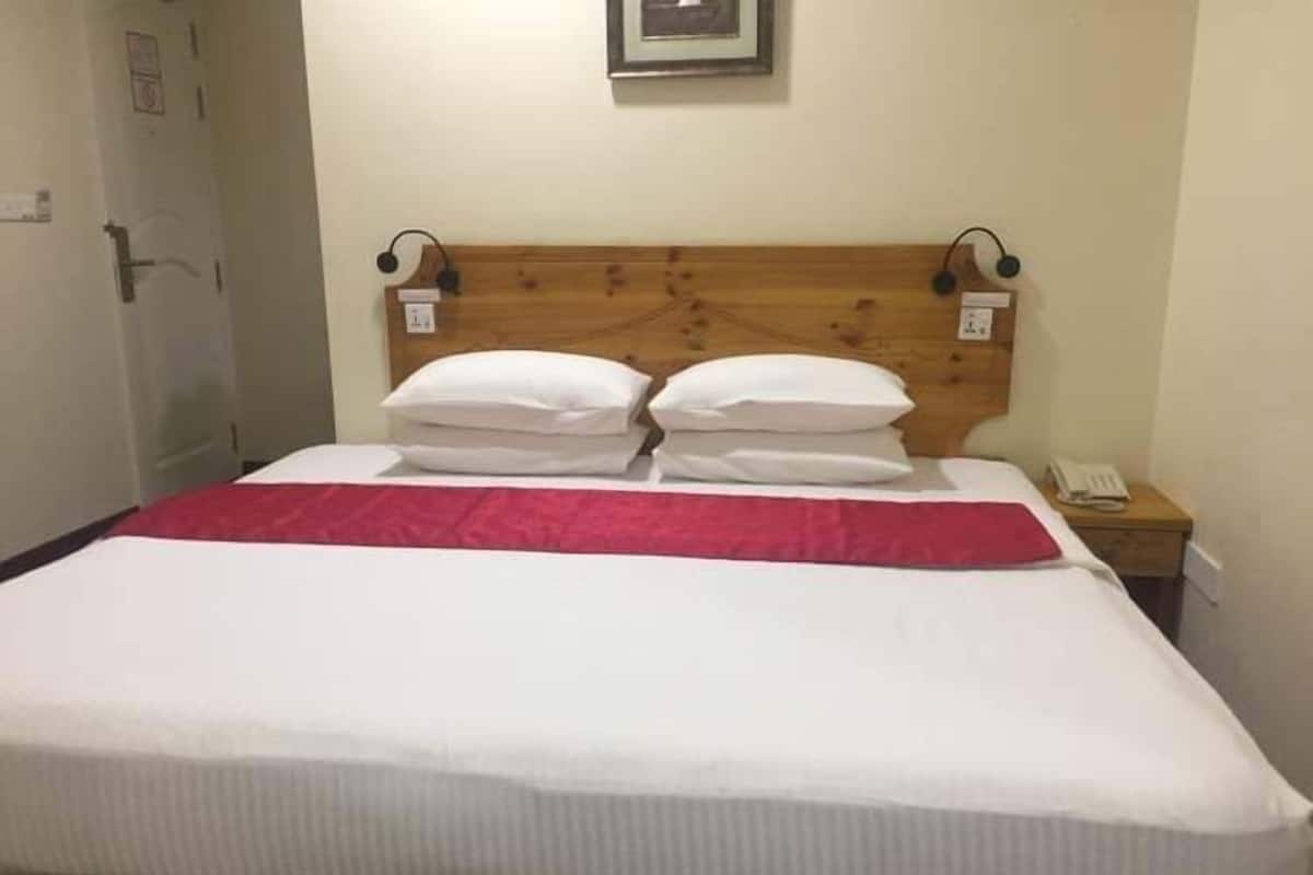 Hypo-allergenic bedding available, WiFi (free)
