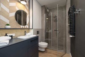 Dusche, Haartrockner, Shampoo